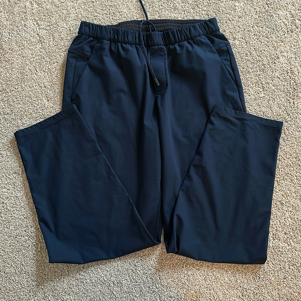 EUC Lululemon Men’s size L Navy pant